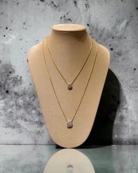 Colar com pingente Ouro Cravejado G