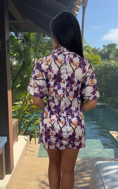 FotoSaída de Praia Curta com decote em V,SP229