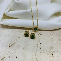 Conjunto coração esmeralda cravejada
