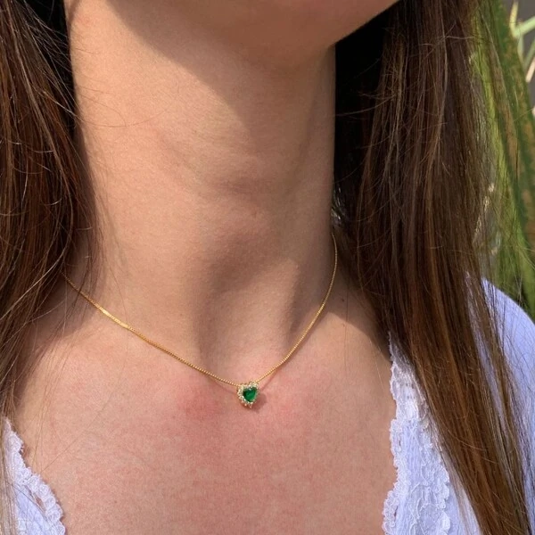 Conjunto coração esmeralda cravejada