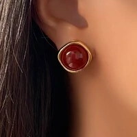 Brinco Botão com Resina Marsala