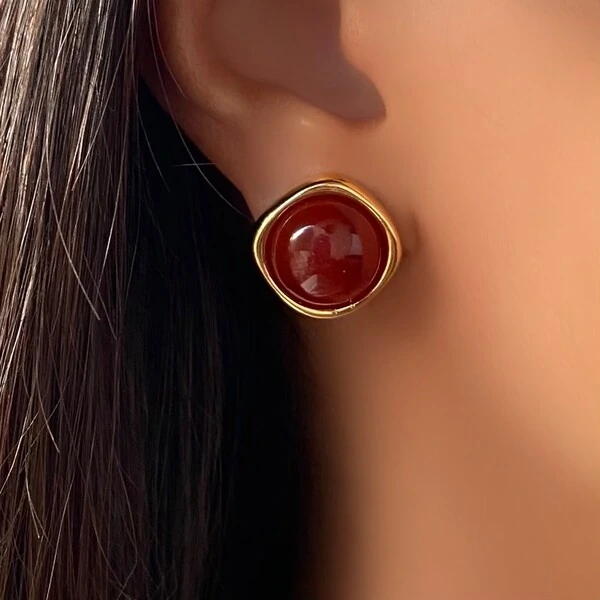 Brinco Botão com Resina Marsala