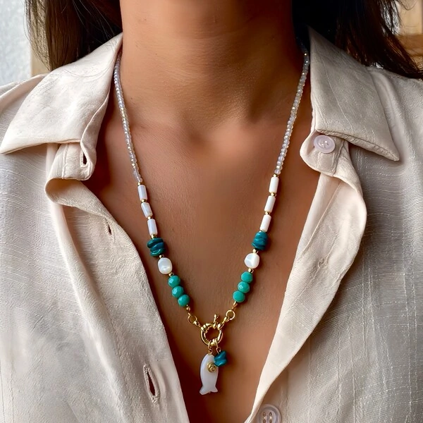 Colar Fecho Boia Sardinha com Madrepérola e Pedra Natural