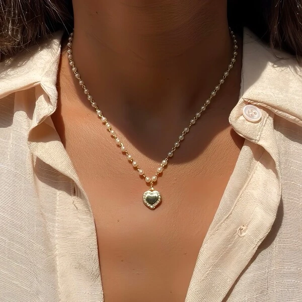 Colar Coração com Pérola Sintética