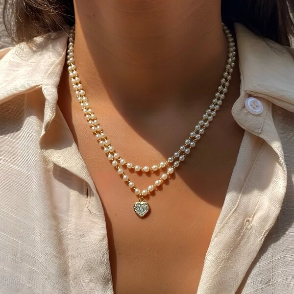 Colar Coração Duplo com Pérola Sintética