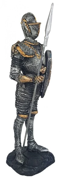 Guerreiro Medieval com Lança e Escudo