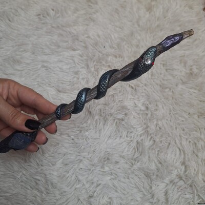 FotoVarinha Mágica Bruxa, Fada, Bruxaria, Com Cristal e Penas ou Serpente.