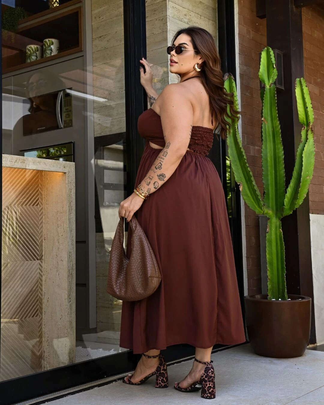 Foto Vestido Plus Size Midi Com Recorte na Cintura