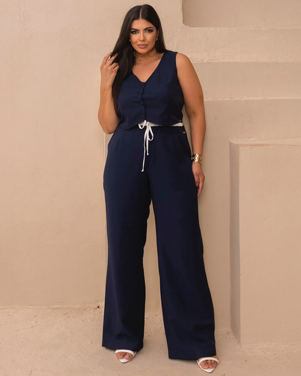 Conjunto Plus Size Colete e Calça Detalhe Cós