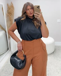 Calça Plus Size Bolso Pala Cargo