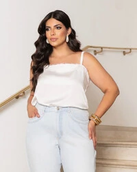 Blusa Plus Size de Alcinha com Detalhe de Renda