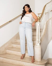 Blusa Plus Size de Alcinha com Detalhe de Renda