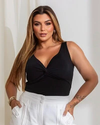 Blusa Plus Size Regata Busto Torcido