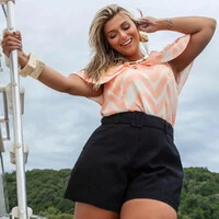 Short Alfaiataria Preto com Cinto Plus Size