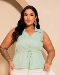 Blusa Plus Size Bolsos e Amarração Cordão