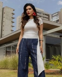 Blusa Plus Size com Drapeado Barra e Laço