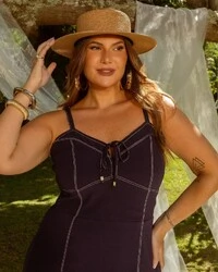 Vestido Plus Size Midi com Pesponto
