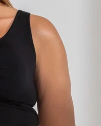 Blusa Plus Size Regata Busto Torcido