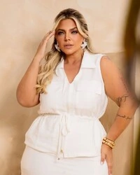 Blusa Plus Size Bolsos e Amarração Cordão