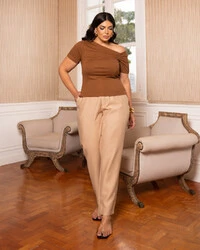 Blusa Plus Size Canelada Decote Assimetrico | Divas Voga