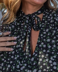 Blusa Plus Size Babadinhos Laço Flores