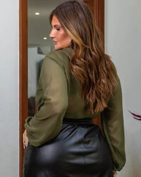 Blusa Plus Size com Gola Laço