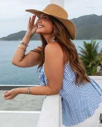 Blusa Plus Size Listrada com Babados
