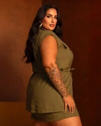 Conjunto Plus Size Parka e Short Saia