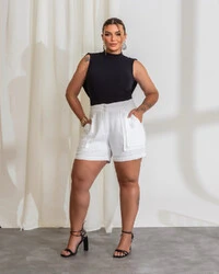 Blusa Plus Size Gola Alta e Costas Aberta