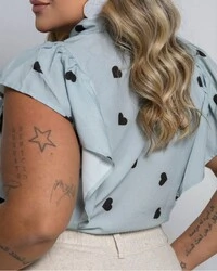 Camisa Plus Size Babados Coração