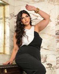 Macacão Plus Size com Decote Cruzado Bicolor | Divas Voga