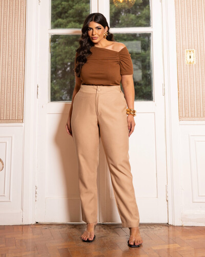 Foto Calça Plus Size Alfaiataria Corte Reto | Divas Voga