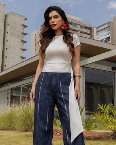 Foto Blusa Plus Size com Drapeado Barra e Laço