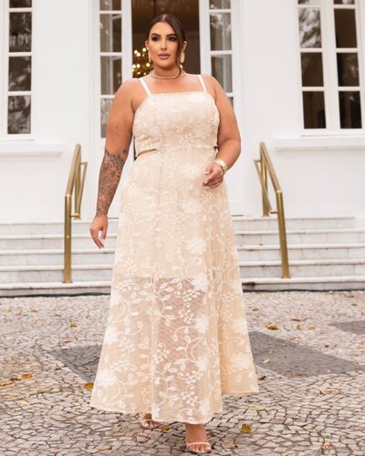 Foto Vestido Midi Bordado Plus Size
