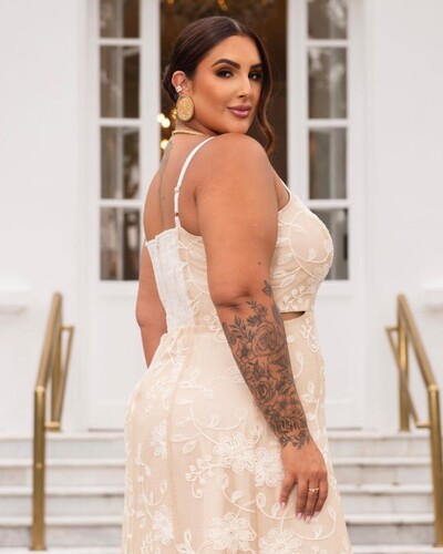 Foto Vestido Midi Bordado Plus Size
