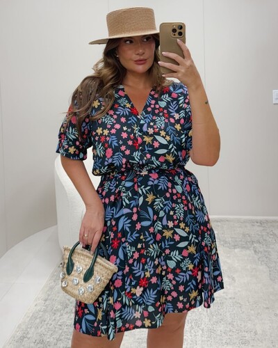 Foto Vestido Plus Size Evasê Estampa Floral