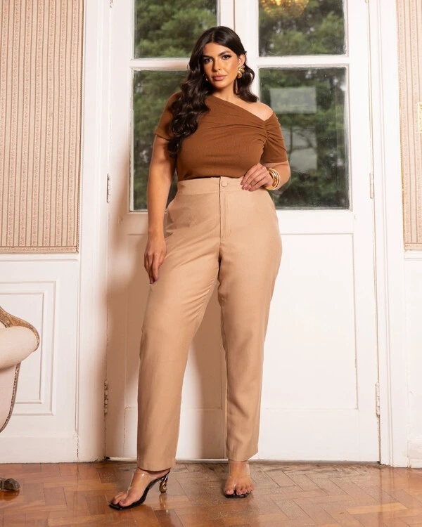 Blusa Plus Size Canelada Decote Assimetrico | Divas Voga