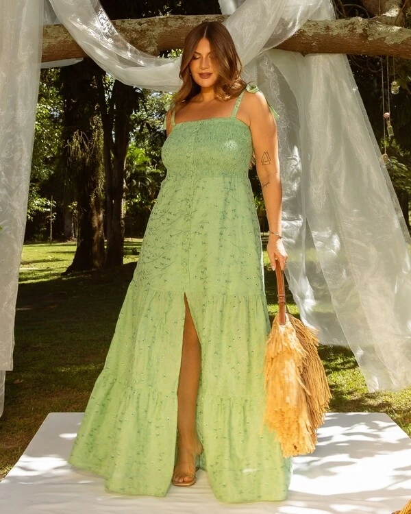 Vestido Plus Size Longo Bordado Lesie