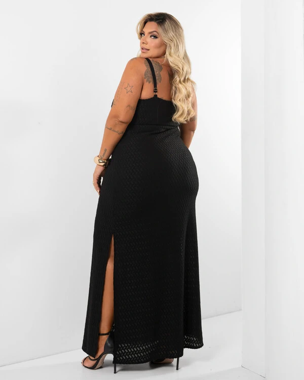 Vestido Midi Plus Size Detalhe Decote