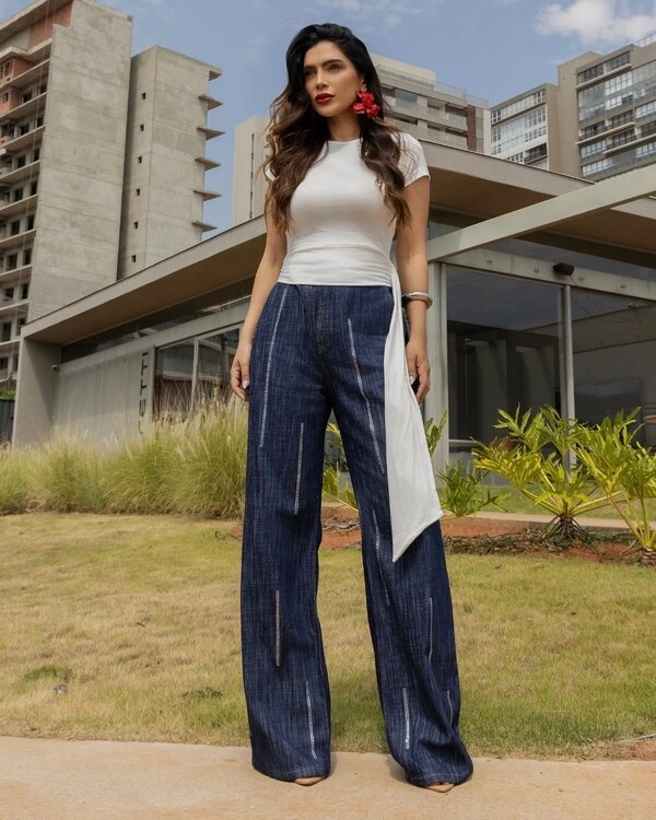 Calça Wide Leg Jeans com Fios de Brilhos