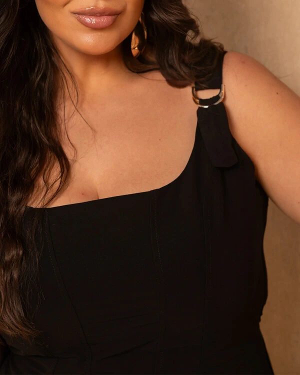 Vestido Midi Plus Size Recortes