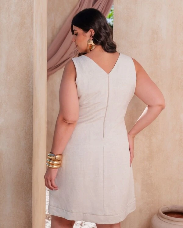 Vestido Plus Size Curto Linho Oslo com Pesponto