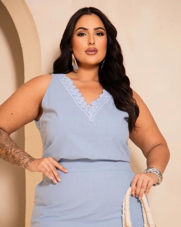 Conjunto Plus Size Blusa Regata com Renda Guipir e Short Saia — Azul | Rosa Miliossi