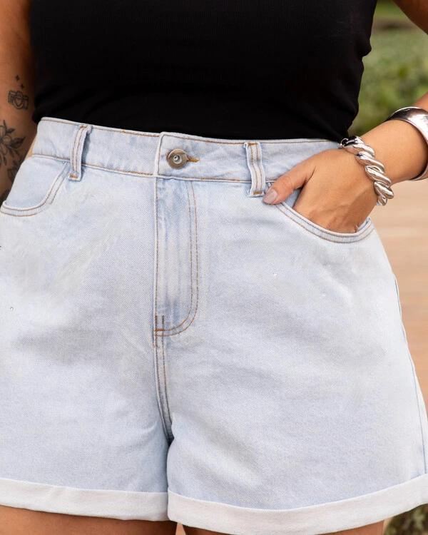 Short Plus Size Jeans com Barra Italiana