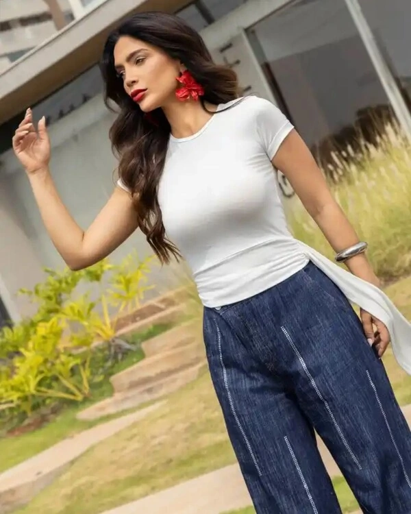 Calça Wide Leg Jeans com Fios de Brilhos