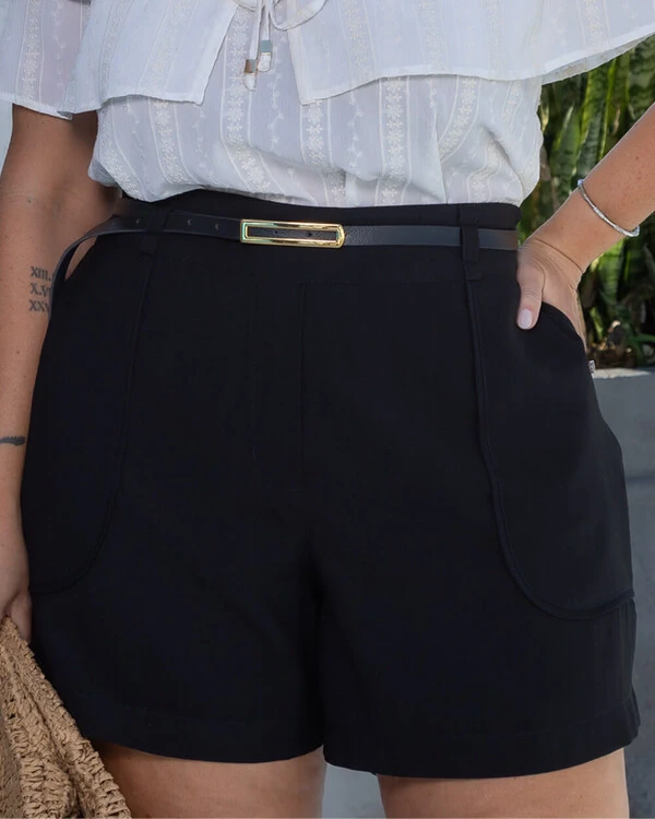 Short Plus Size Alfaiataria com Cinto