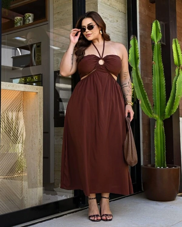 Vestido Plus Size Midi Com Recorte na Cintura