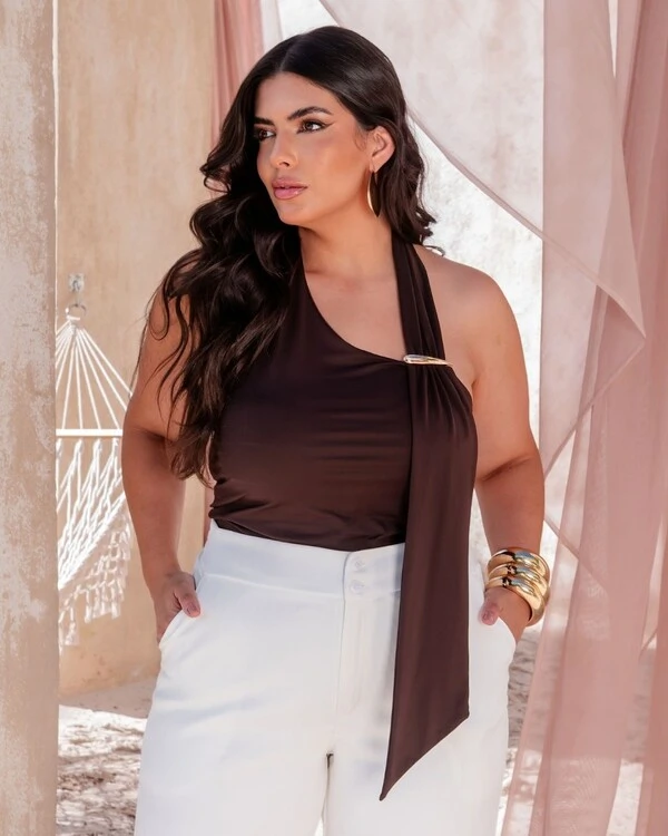 Blusa Plus Size Frente Unica com Fivela