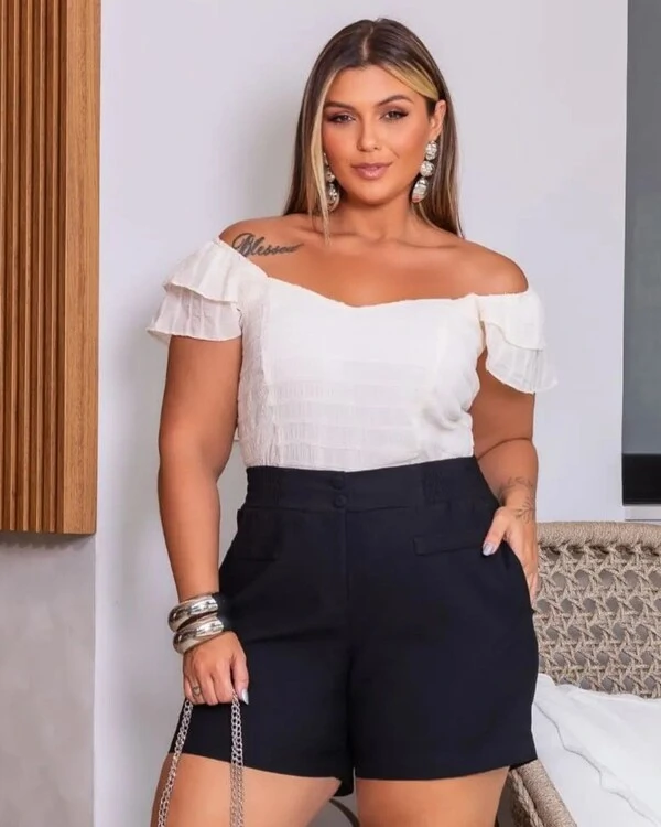 Short Plus Size Bolso Frontal Embutido