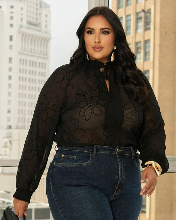 Blusa Plus Size Bordada Manga Longa